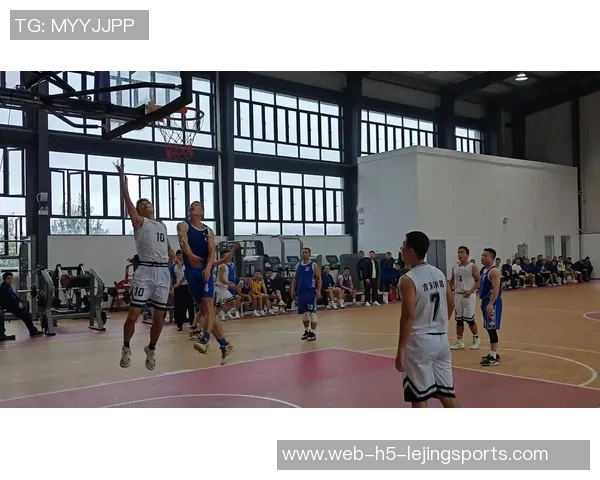 回浦中学篮球队主教练带领球队奋勇拼搏追逐梦想的故事