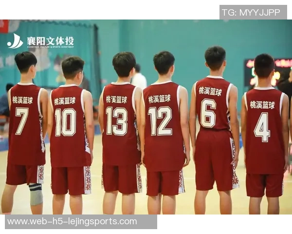 篮球明星全景展现打篮球的精彩瞬间与背后的故事与奋斗历程